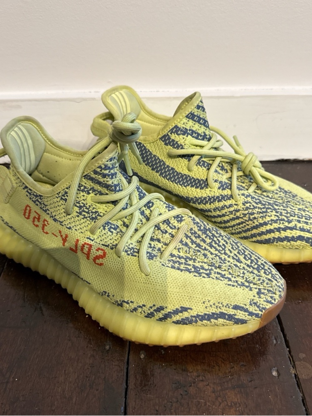Adidas Yeezy boost 350 V2 semi frozen yellow